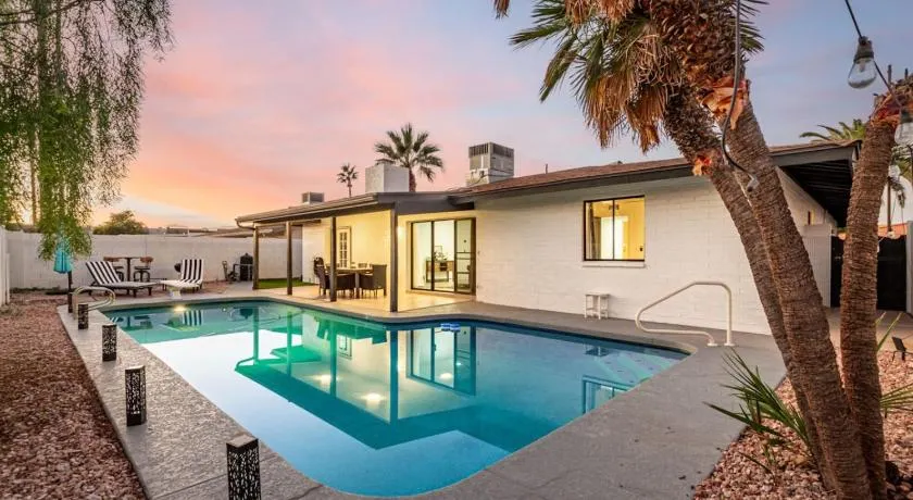 3BR Retreat with Diving Pool BBQ and Workspace - Image 1