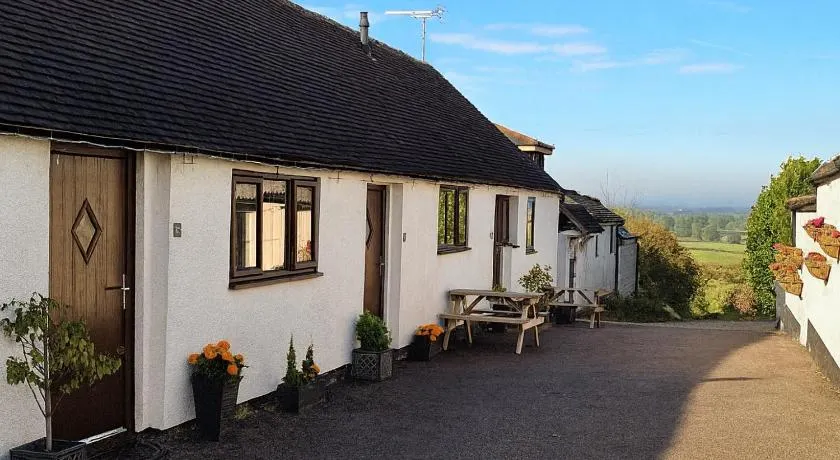 Little Park Holiday Homes Self Catering Cottages 1 & 2 bedrooms available close to Tutbury Castle - Image 1