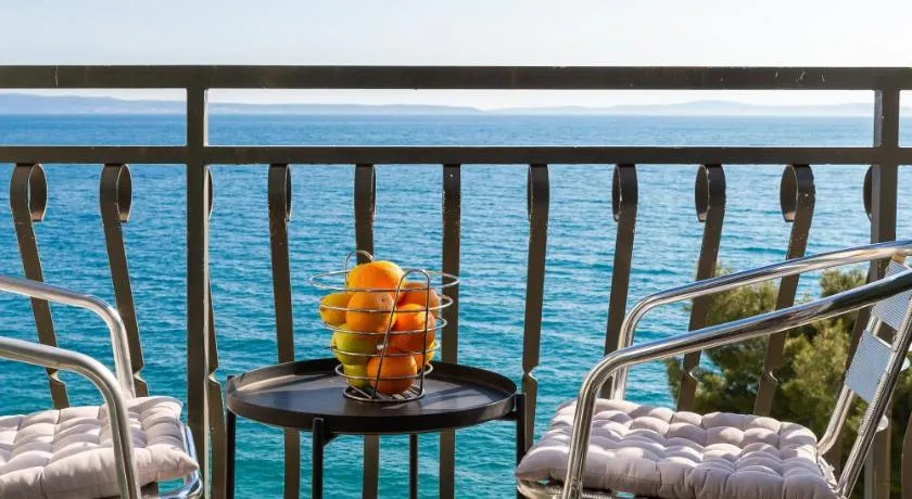 Solar Beach Inn - Image 1