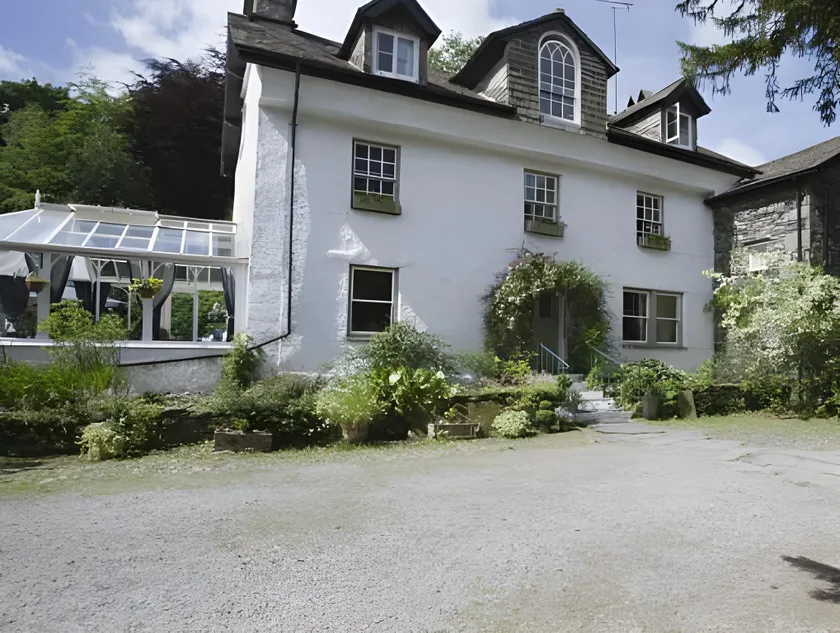 Walker Ground Manor - Image 1