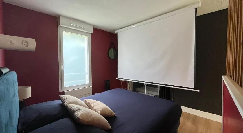 Suite Rohmer Vidéoprojecteur et cocon intimiste - Image 1