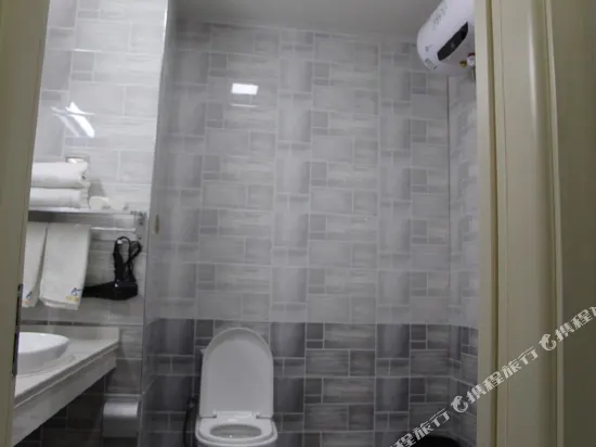 Qian Yang Holiday Hotel - Image 1