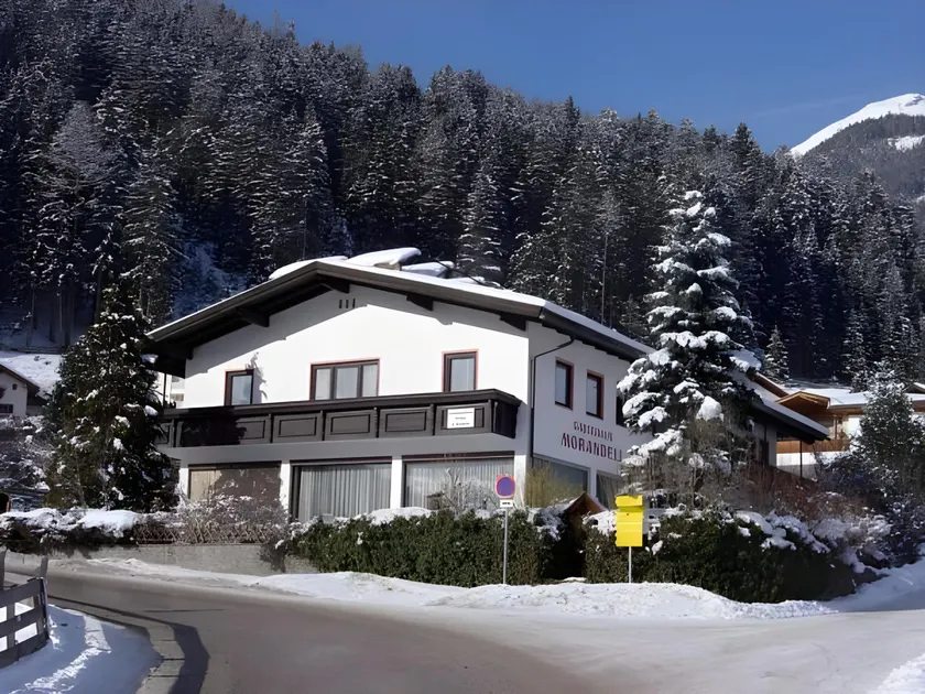 Appartement de vacances convivial et familial avec jardin, barbecue et terrasse | Vue jardin | Près des pistes de ski | Adapté au travail à distance - Image 1