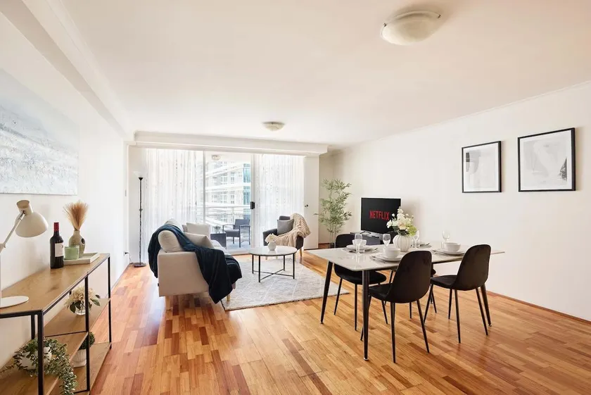 George St, CBD Central, Walk to Harbour - Image 1