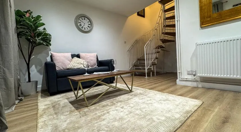 Modern 1 bedroom house - Image 1