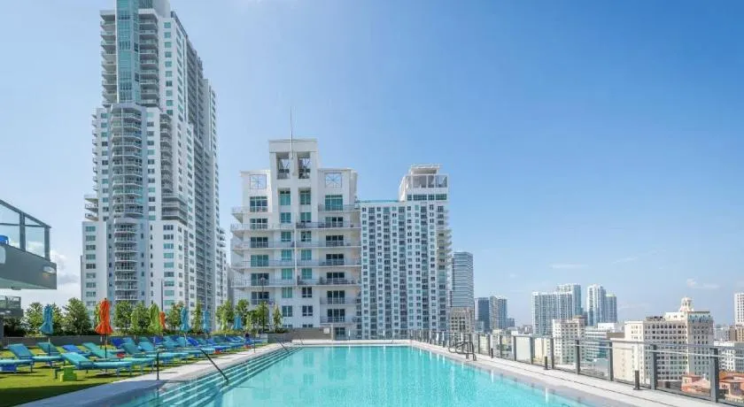 High-Rise Luxury Condo in Downtown Miami with Ocean Views - Image 1
