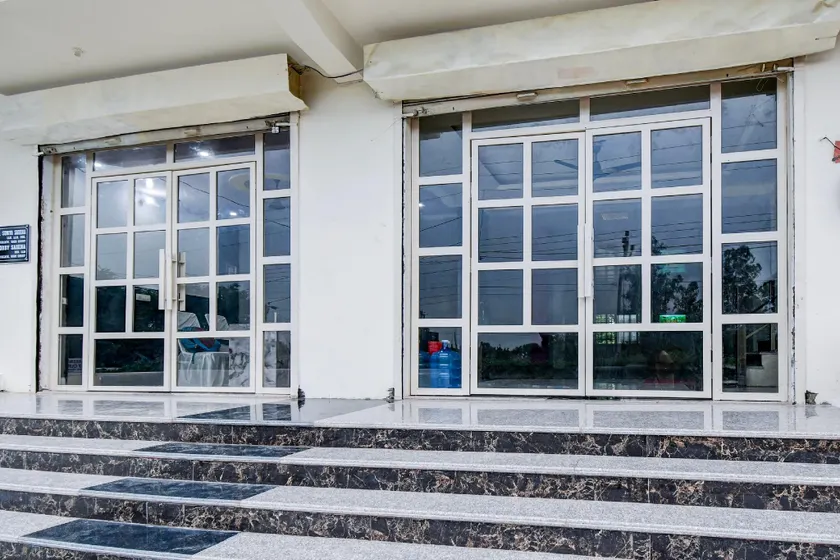 Shree Krishna Palace Hotel - Couple Friendly - Image 1