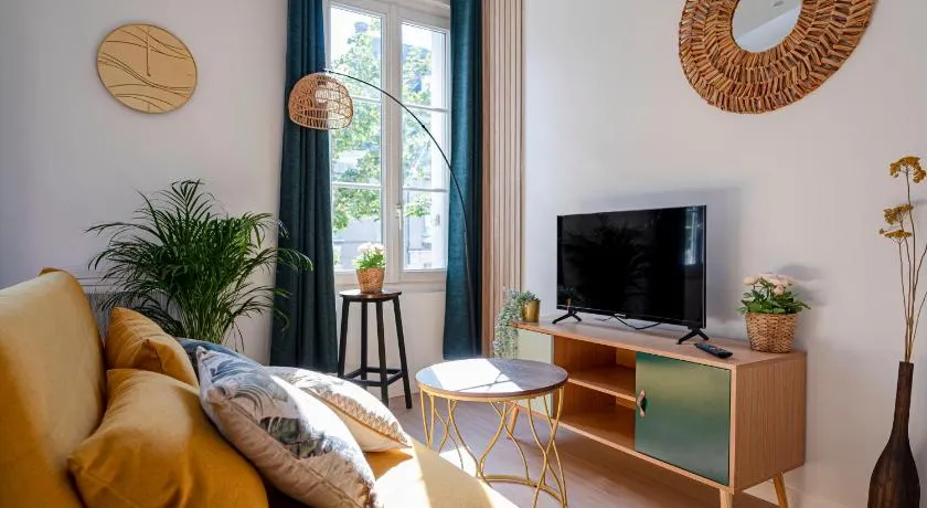 Les Maisons Acajou / Superbe studio tout équipé - Image 1