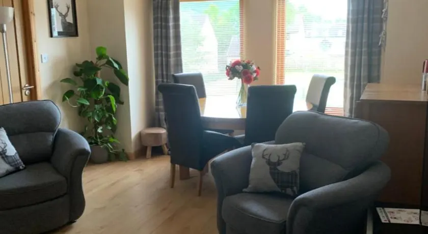 No 52 - Apartment with Lounge and Dining Area - No kitchen - Image 1