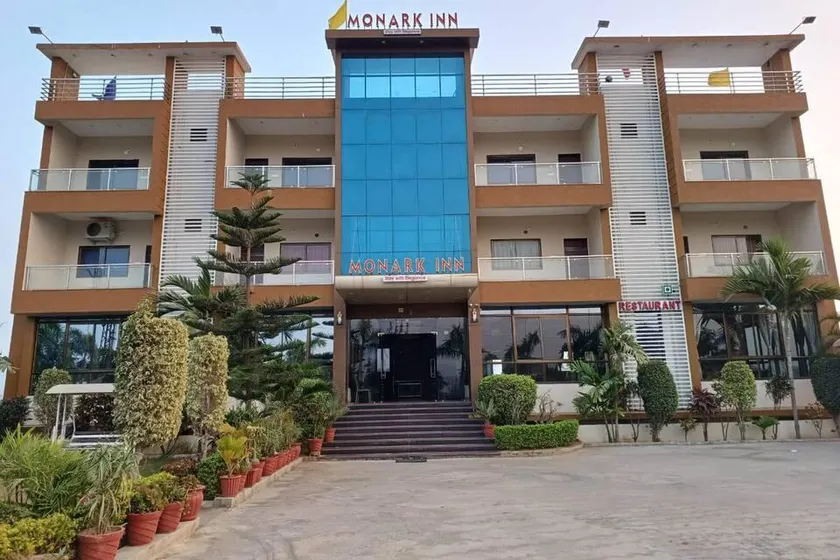 Monark Inn - Image 1