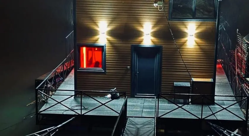 Elite House - Image 1