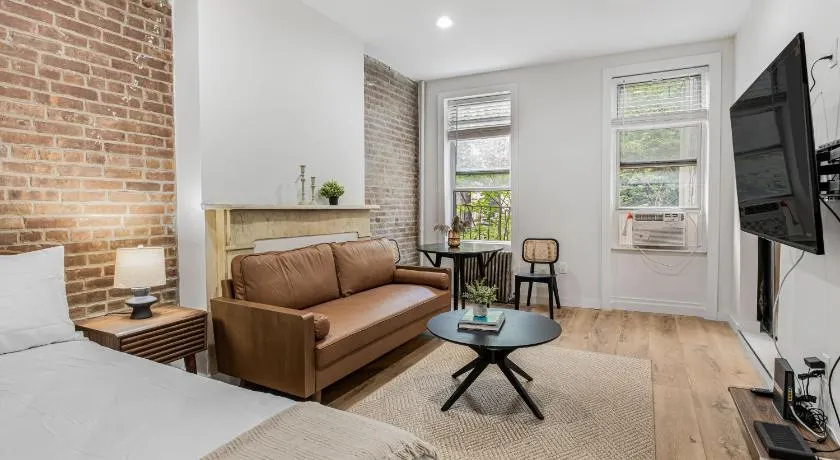 Time Square Apartments - Image 1