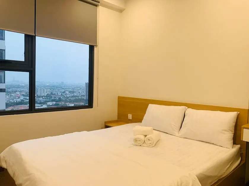 The Emerald Golf View-Cozy 2BR Apt w Pool,Gym,near Aeon Mall, Vsip - ThuanAn Center - Image 1