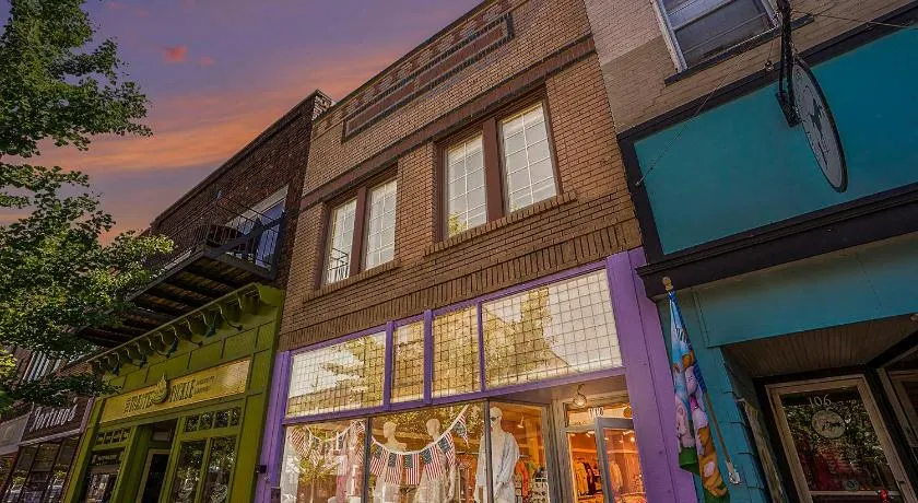 NEW Love Mi Getaway Loft with Deck on Washington Ave 110 - Image 1