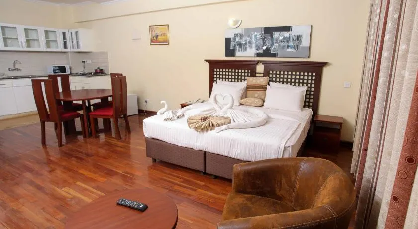 Cranes Suites Hotel - Image 1