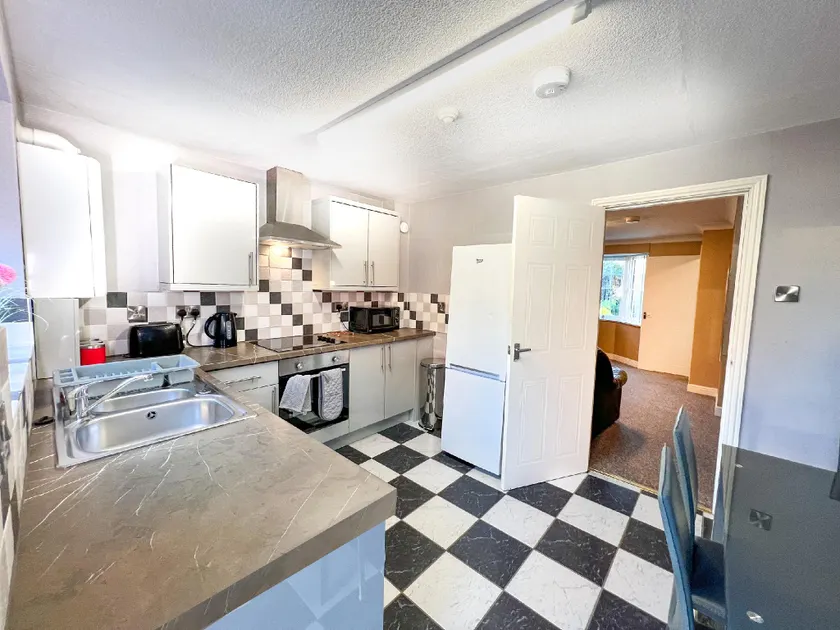 Taylor Close - Image 1