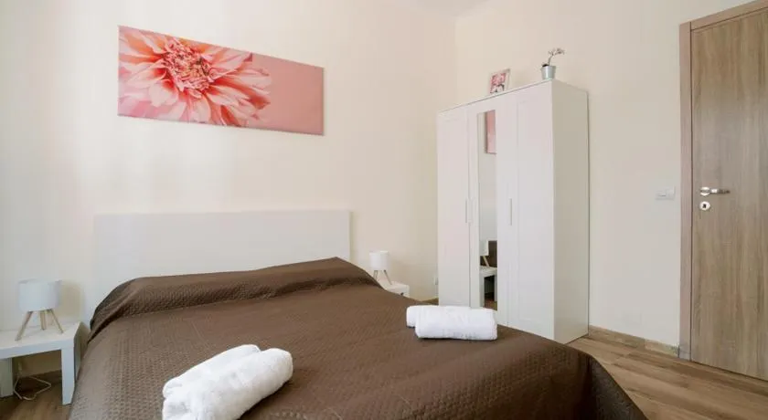 Marilyn Rooms - Image 1