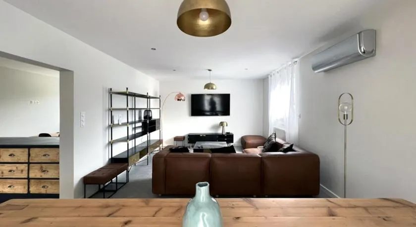 Maison 15 personnes périphérie de Clermont-Ferrand - Image 1
