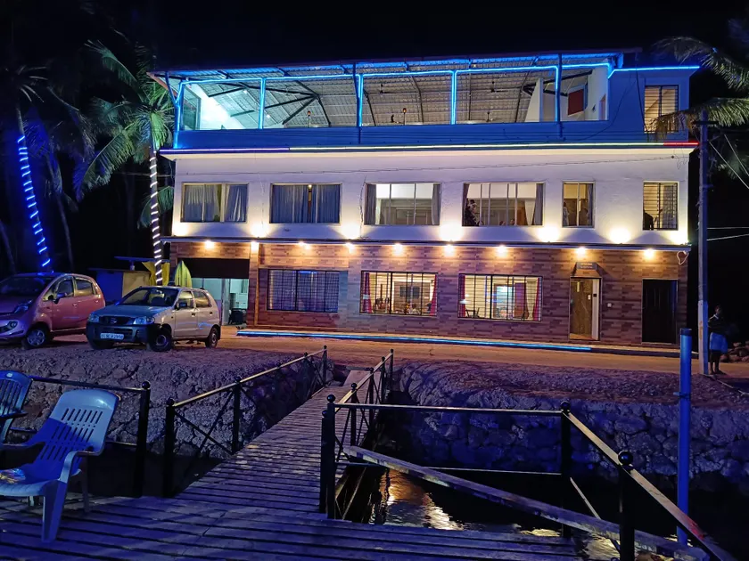 Jayaganga Riverfront Resort - Image 1