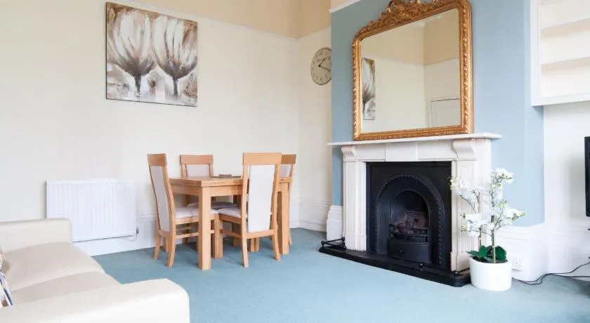 Central Cheltenham, Regency 1st Floor Apartment with PARKING, Cavalier Suite - Sleeps 6 - Image 1