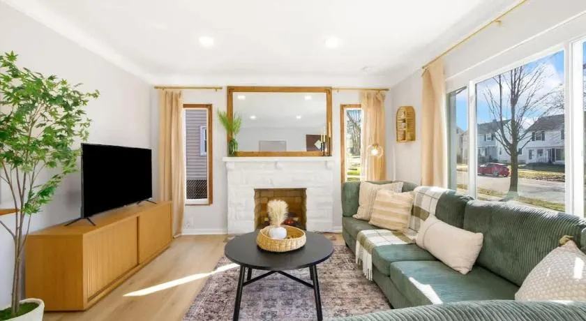 Newly Remodeled Home With a Game Room - Image 1