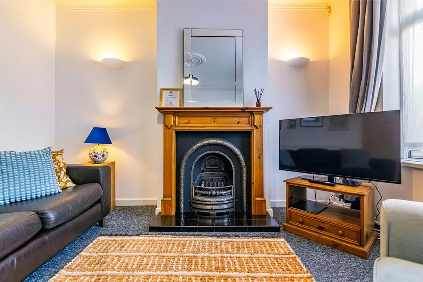 Cosy Beeston Cottage Sleeps 4 - Image 1