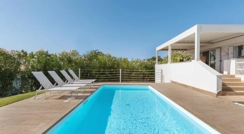 Villa Angelina con piscina e giardino privato a pochi passi dalla Spiaggia di Campus - Image 1