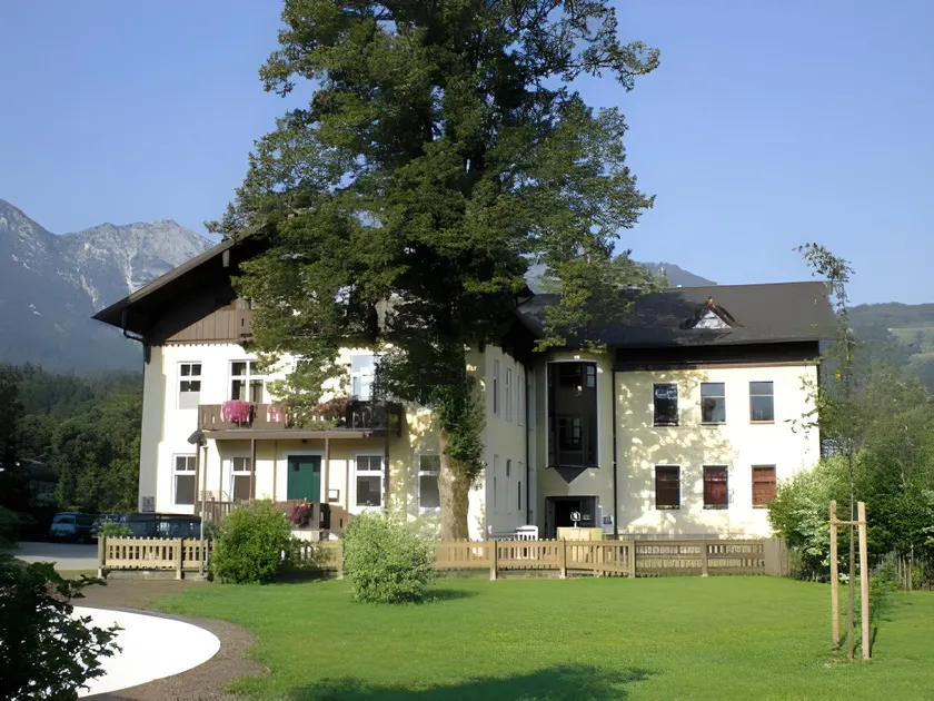 Luise Wehrenfennig & Haus EvA - Image 1
