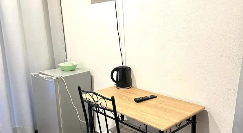 Compact single Room with Shared Bathroom ideal for travelers - Image 1
