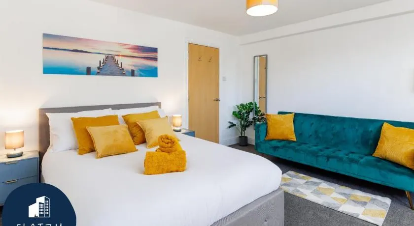FLATZY - Modern Apartment Close to Football Stadiums - Image 1