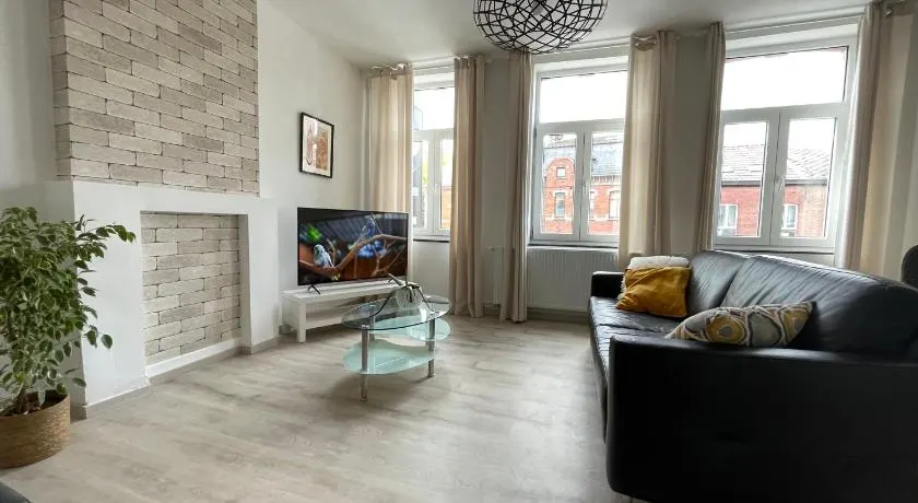 Agréable duplex proche de toutes commodités - Image 1