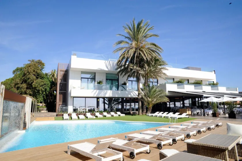 Hotel Tropical Gava Mar - Image 1