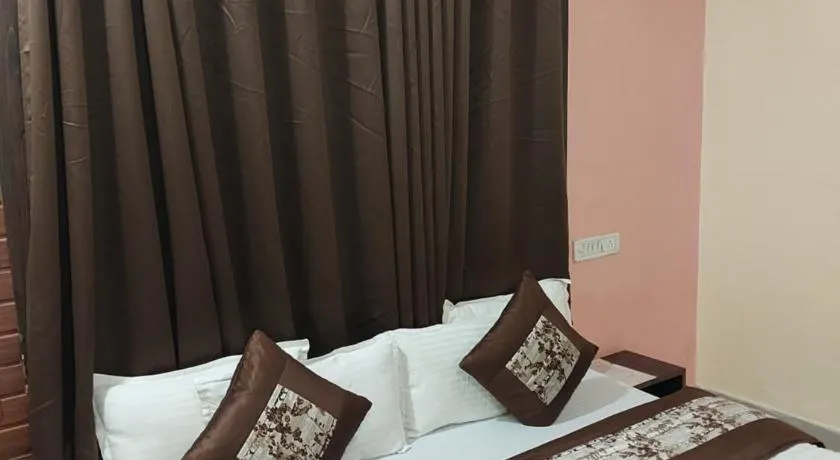 Hotel Parth Inn Executive - Image 1