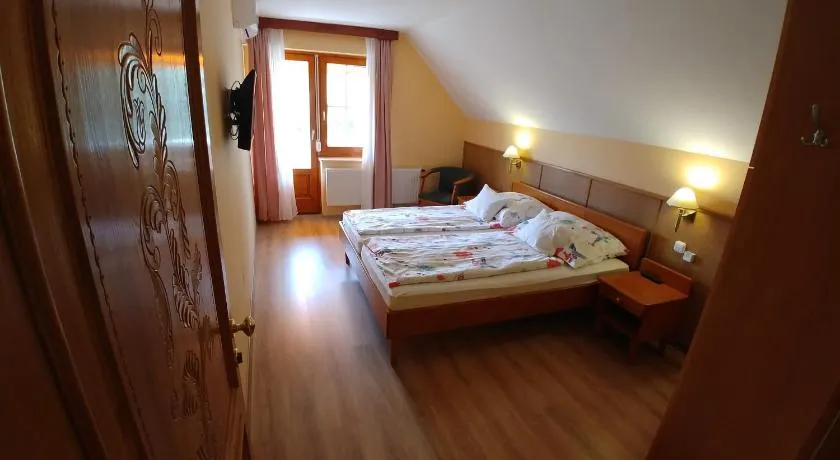Zöld sziget Apartmanház - Image 1