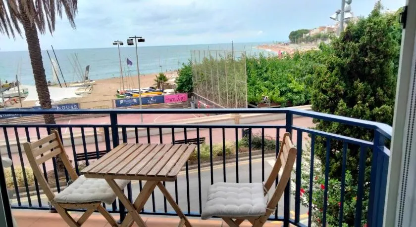 Beachfront Apartment with Sea Views & Private Parking - Image 1