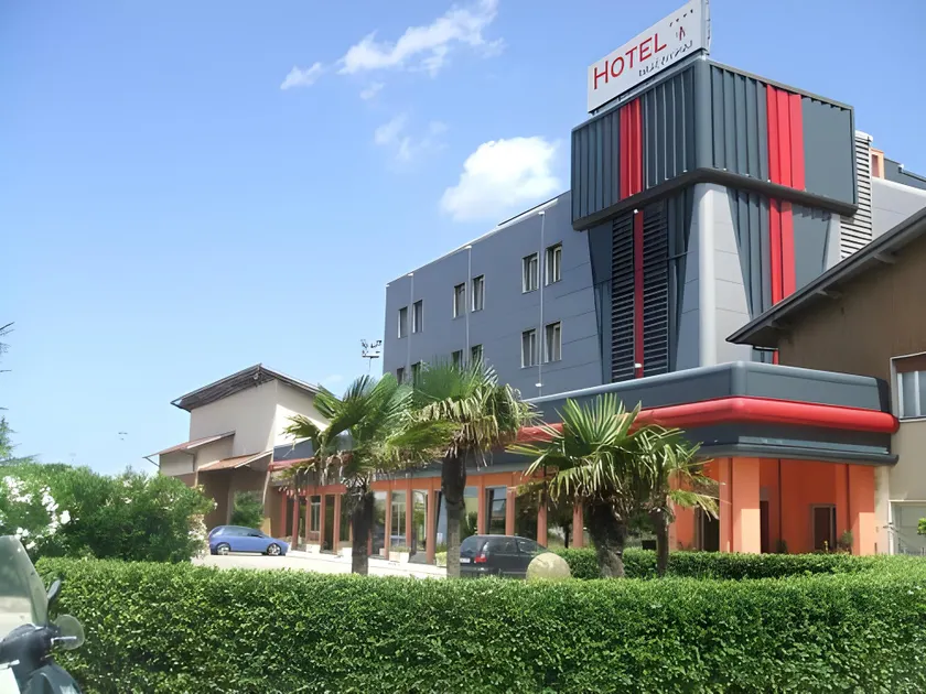 Hotel Mediterraneo - Image 1