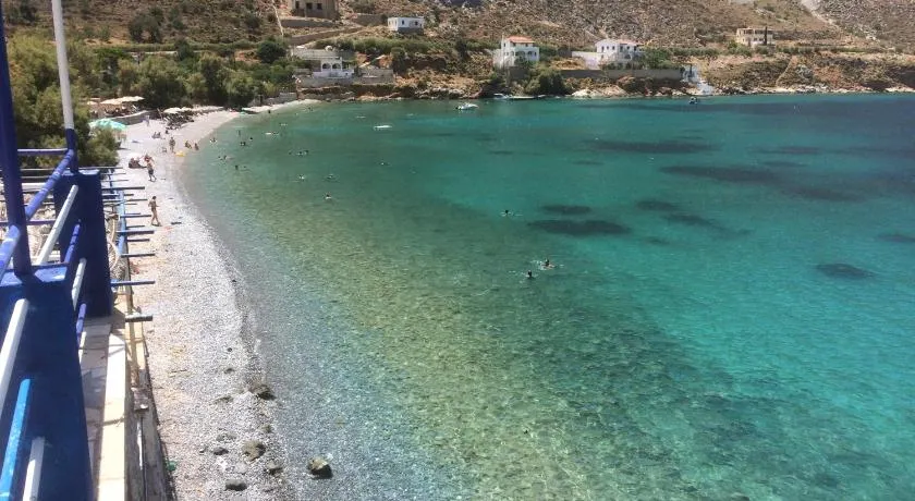 Beachfront Apartment - Sleeps 3 & Free Parking - Image 1