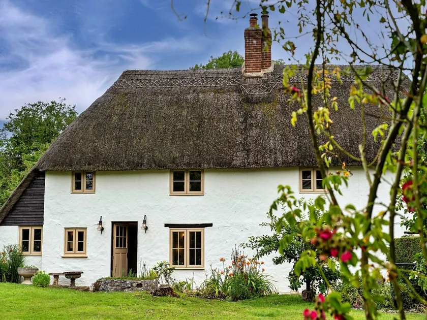 Cottage in Dorset near Lulworth Cove - Image 1