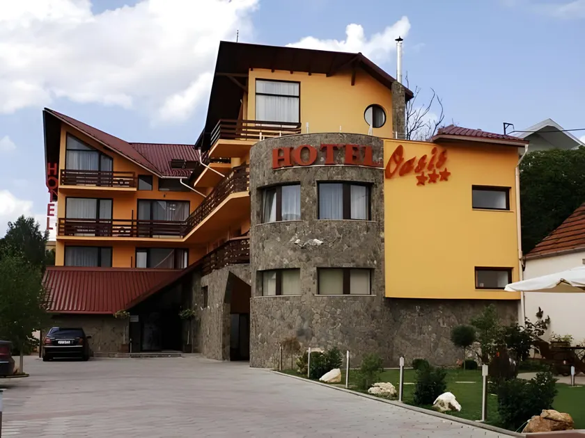 Hotel Oasis - Image 1