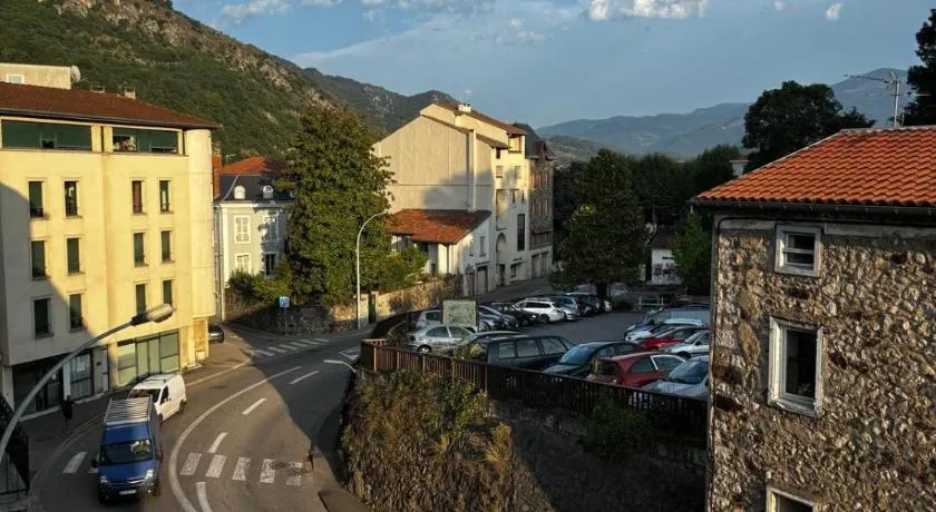 Charmant appartement mansardé en centre ville de Foix - Image 1