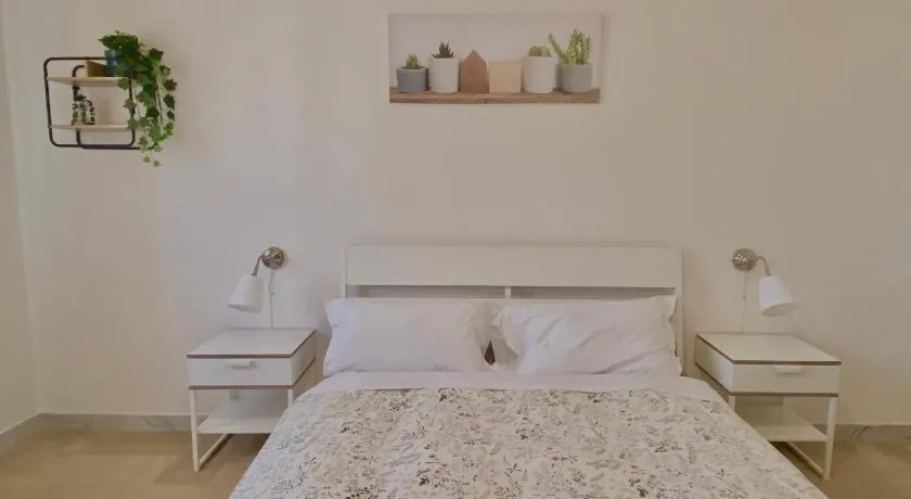 Guest House Service - Express Airport Apartment - Image 1