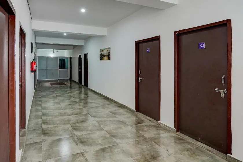 Hotel O Omi Rooms - Image 1