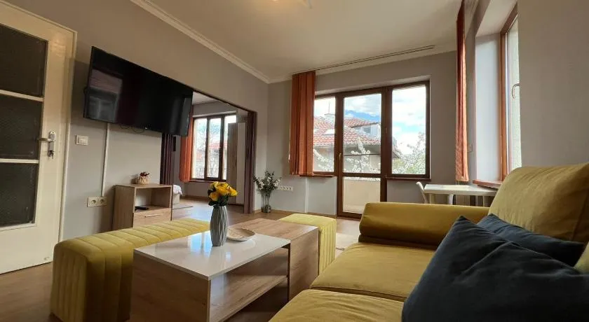 Rio Sunny 2BDR Apt near NDK - Metro - non-stop paid public Parking - Image 1