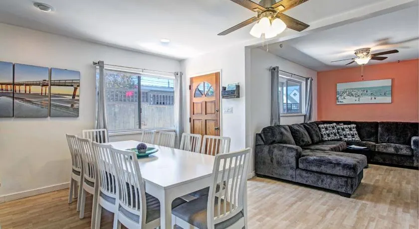 Walking distance to the beach! - Beach Dreams - Image 1