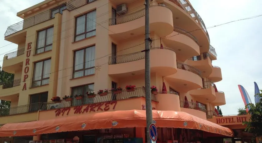 Family Hotel Hit - Image 1