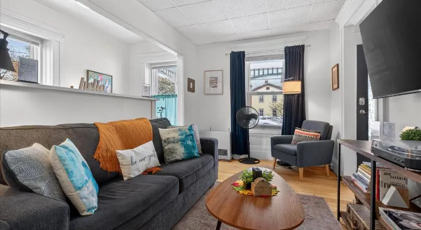 Charming 1BR Steps from Church Street - Downtown - Image 1