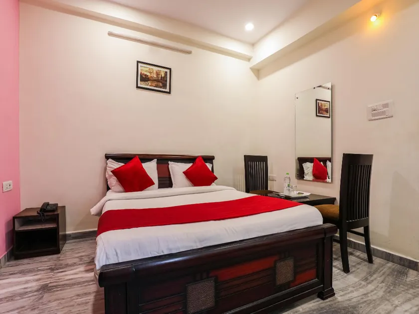 OYO Maanne Hospitality Services Near Alcazar Mall - Image 1