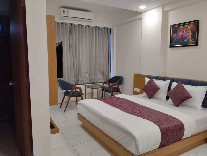 HOTEL URBAN NEST - Image 1