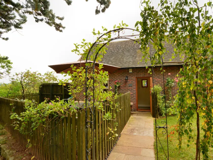 Pine Tree Lodge, Bridgnorth - Image 1