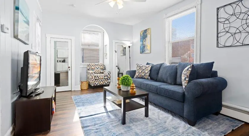 Cozy 1 BR Apt - 3 Blocks to Beach - Sleeps 6 - Image 1